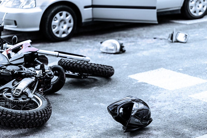 How does uninsured/underinsured motorist coverage work?